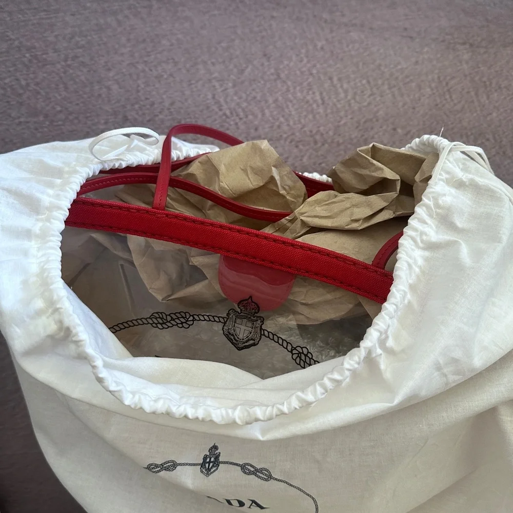 PRADA Clear Red Tote Pool Summer Bag with Pouch Authentic Used  Good   Condition - Picture 4 of 14